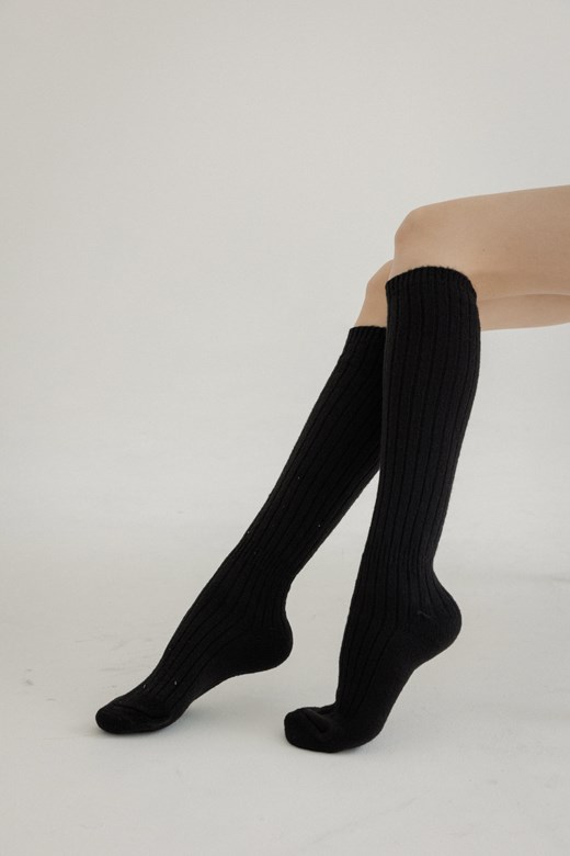 35 螺紋設計素面中筒襪