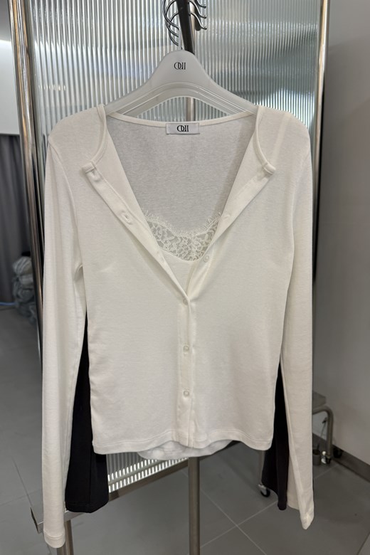 03 假兩件內層蕾絲背心上衣