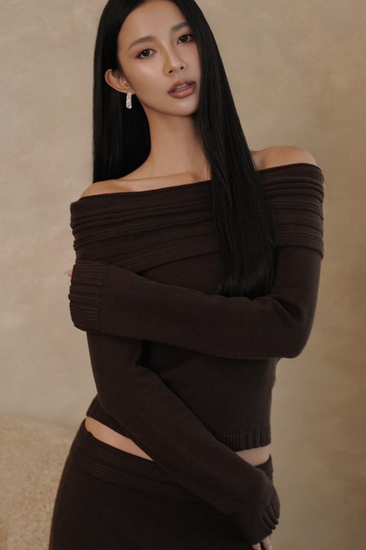 堆堆感一字領針織上衣