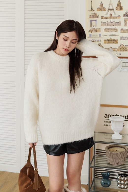 12 柔膚毛感圓領長袖上衣