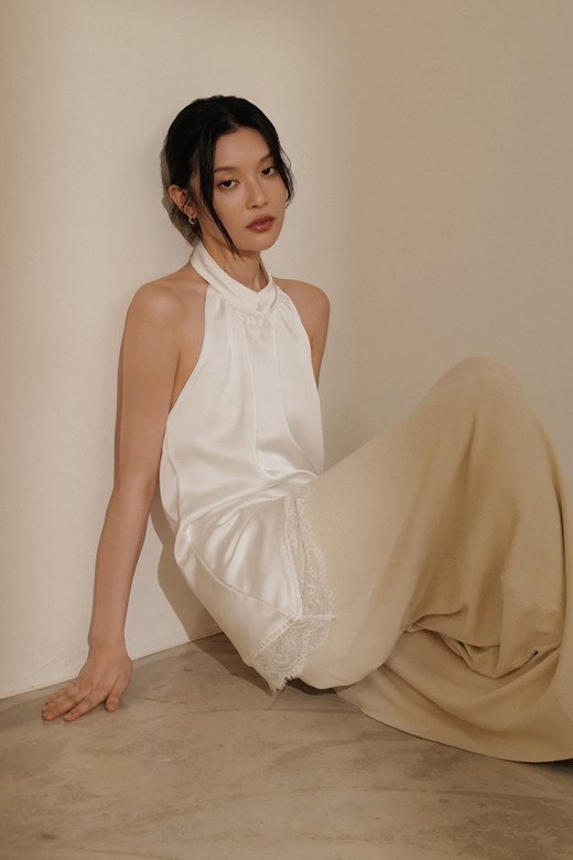 睫毛蕾絲緞面斜擺美背上衣