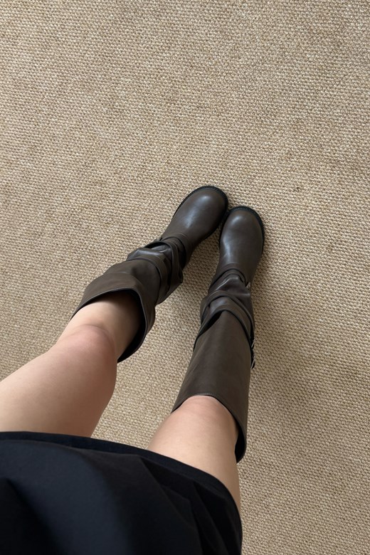 19 多釦環堆堆過膝靴(版型正常)