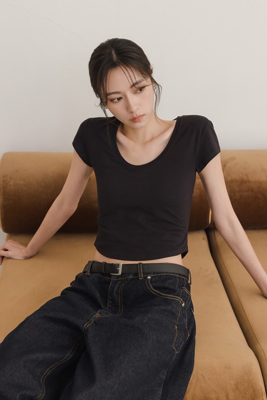 修身弧擺U領短TEE