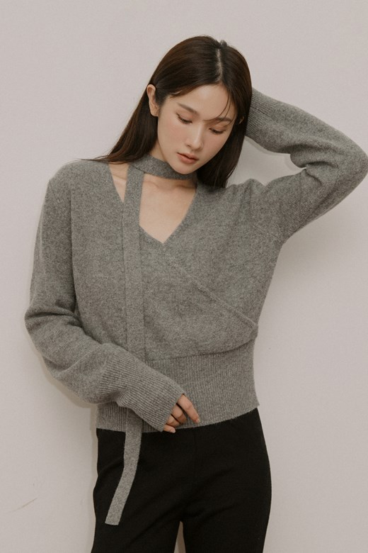 13 V領針織長袖上衣(附領巾)