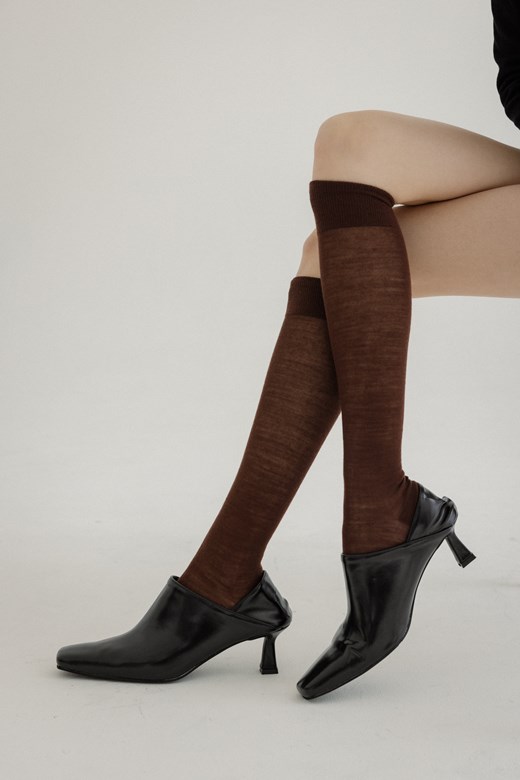 素面透膚造型中筒襪