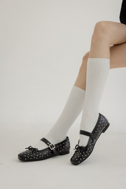 32 坑條素色中筒襪