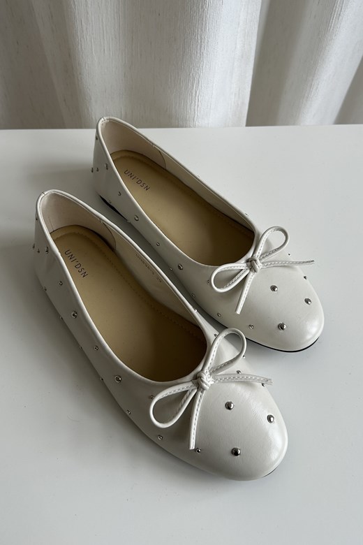 26 蝴蝶結鉚釘平底娃娃鞋(版型正常)