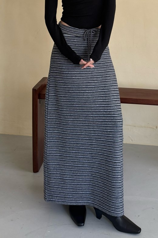 04 絨毛條紋綁帶長裙