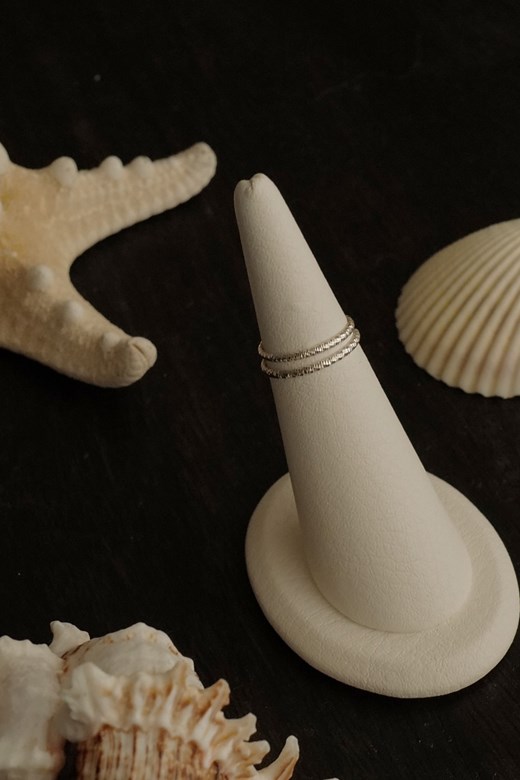 低調光澤細閃戒指