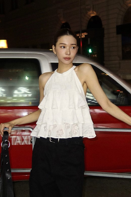 小高領花朵荷葉上衣