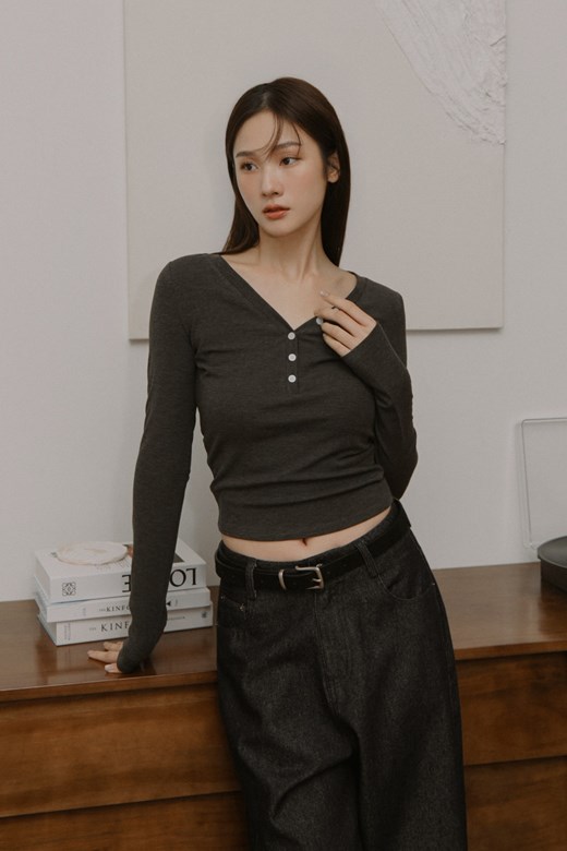 修身V領開釦長袖上衣