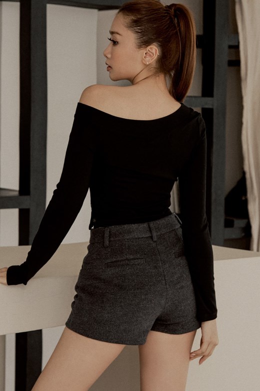 側開釦斜肩長袖上衣