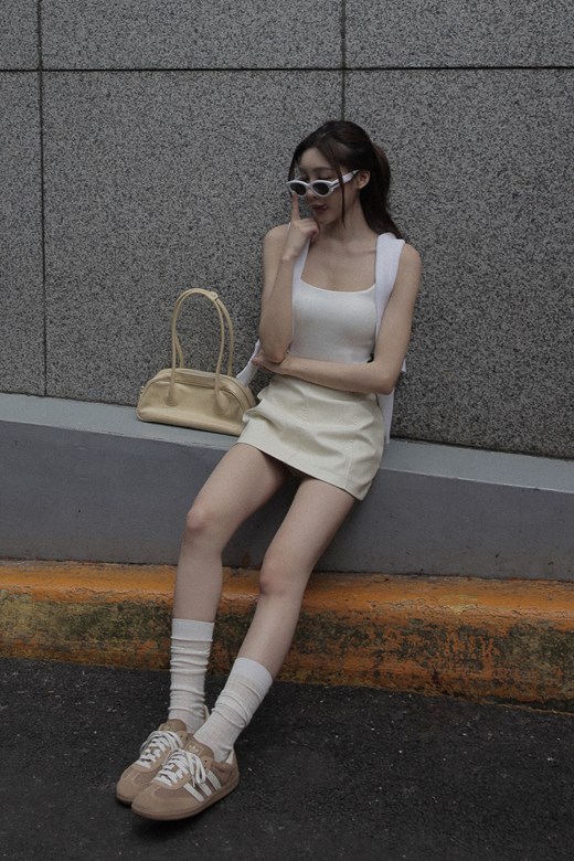 微辣中腰皮短裙