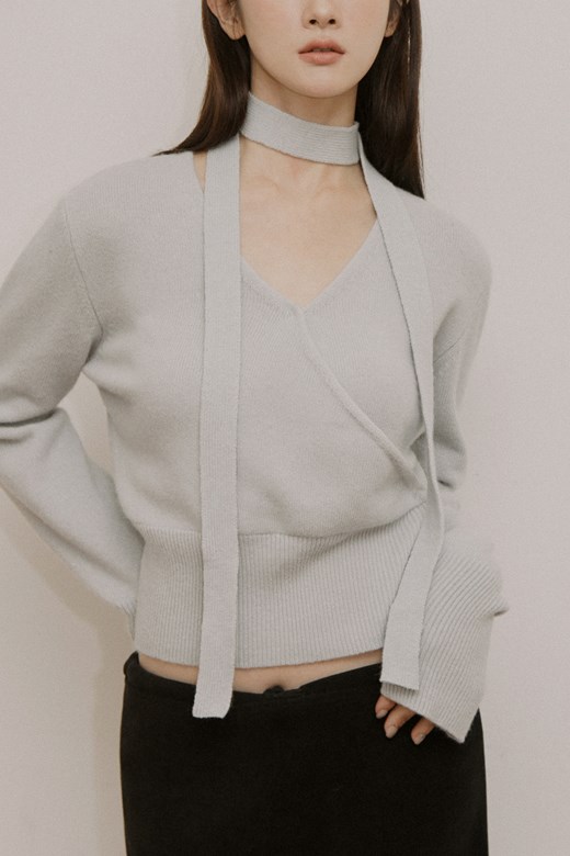 13 V領針織長袖上衣(附領巾)