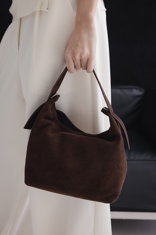 17 麂皮霧感小方包