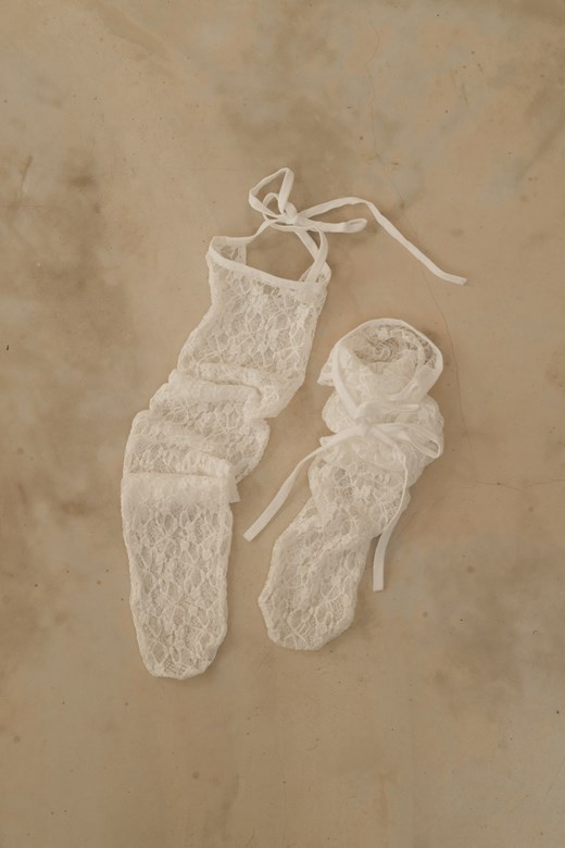 蕾絲蝴蝶結綁帶中筒襪