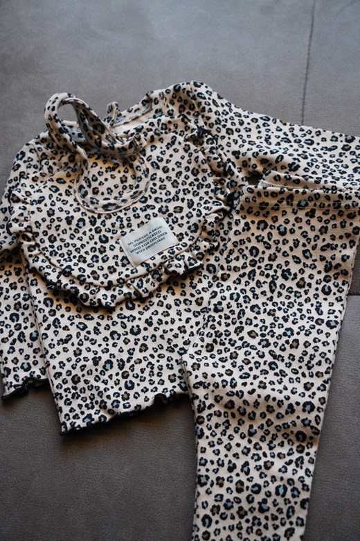 Little Wild Cub 小野豹軟棉連帽套裝 (KIDS/含圍兜)