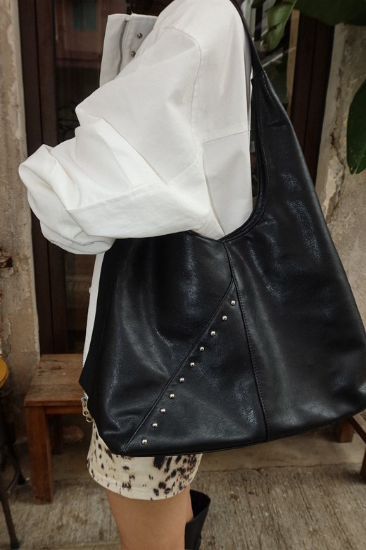 鉚釘皮革單肩包