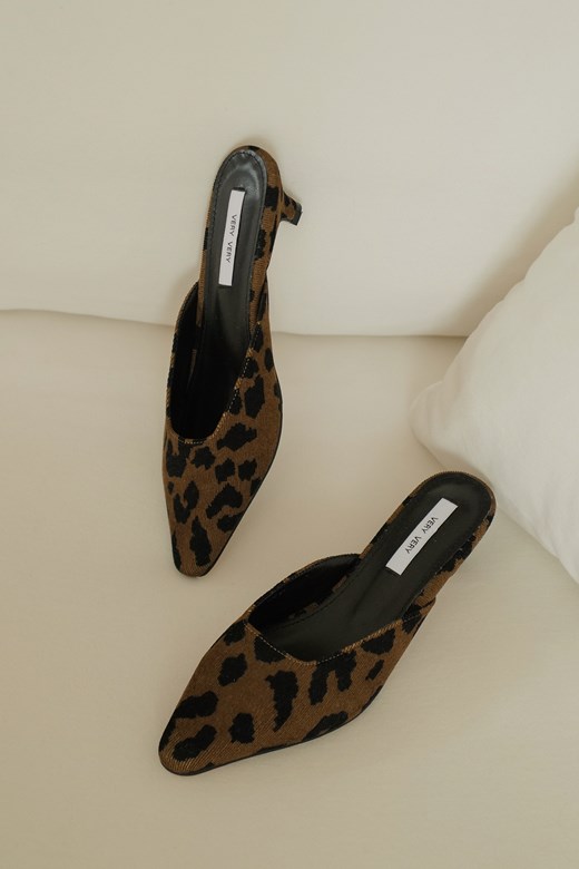 日常大方尖頭低跟鞋