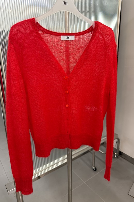 05 馬海毛溫柔歐膩釦子罩衫