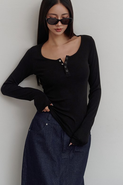 mi柔彈排釦造型長袖上衣
