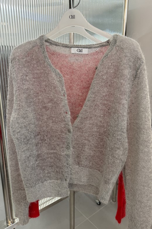 05 馬海毛溫柔歐膩釦子罩衫