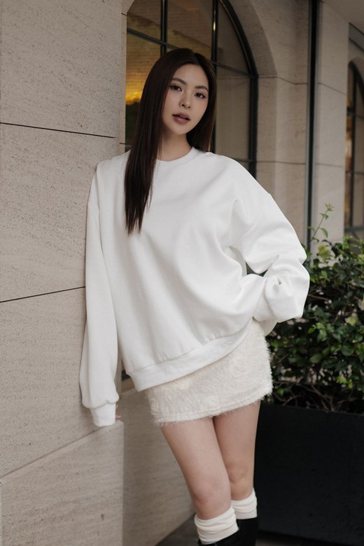 極簡素面大學TEE