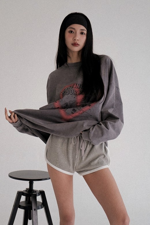 品牌SMUG CAT 愛心噴漆長袖T