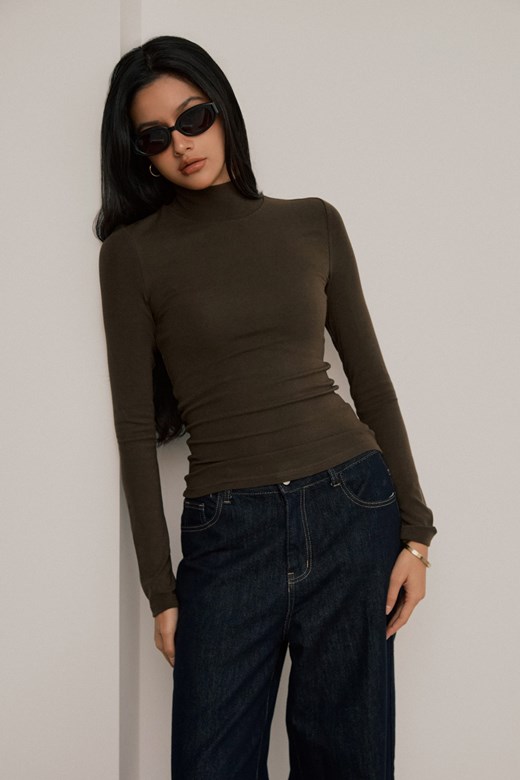 柔彈小高領長袖上衣