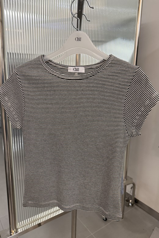 07 可愛線條彈力短Tee