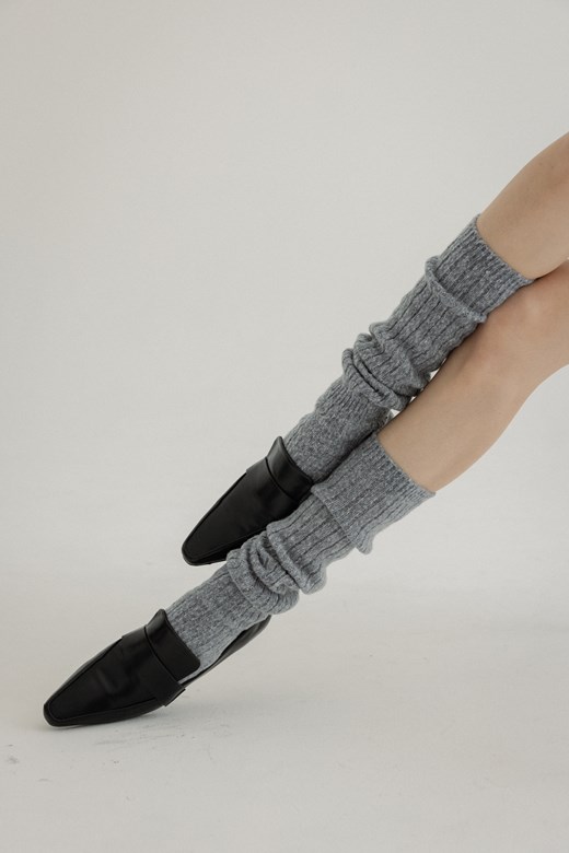 35 螺紋設計素面中筒襪