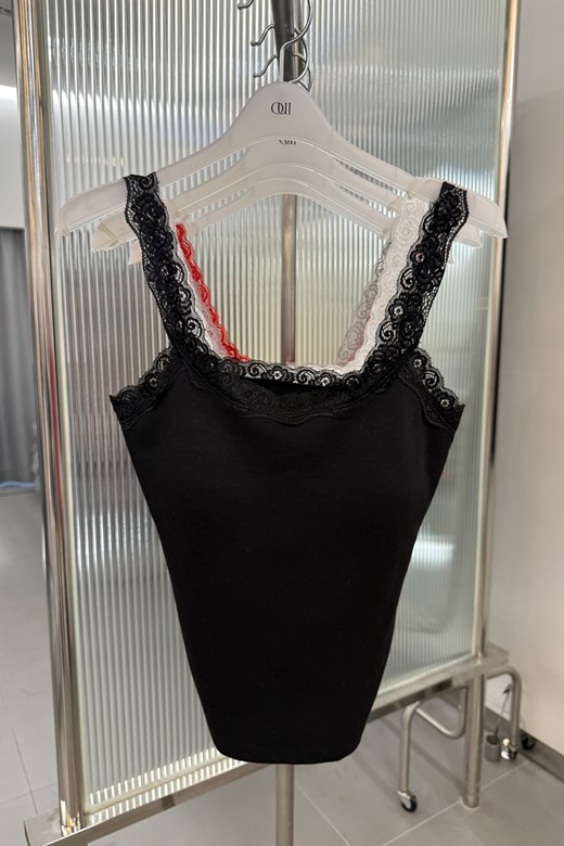 13 蕾絲肩帶背心BRA TOP