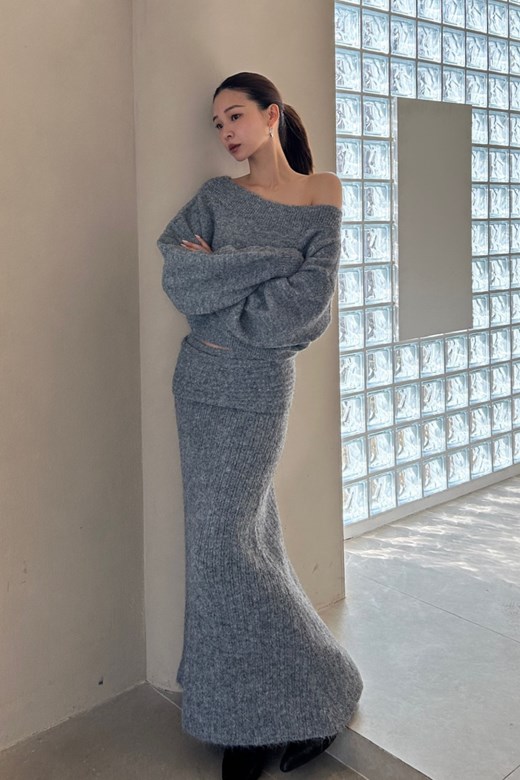 07 Soft Embrace 落肩針織一字領套裝