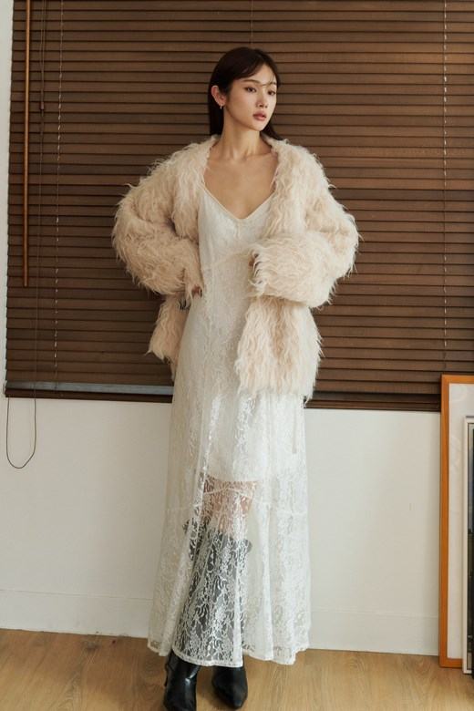 05 柔光蕾絲飄逸細肩長洋裝