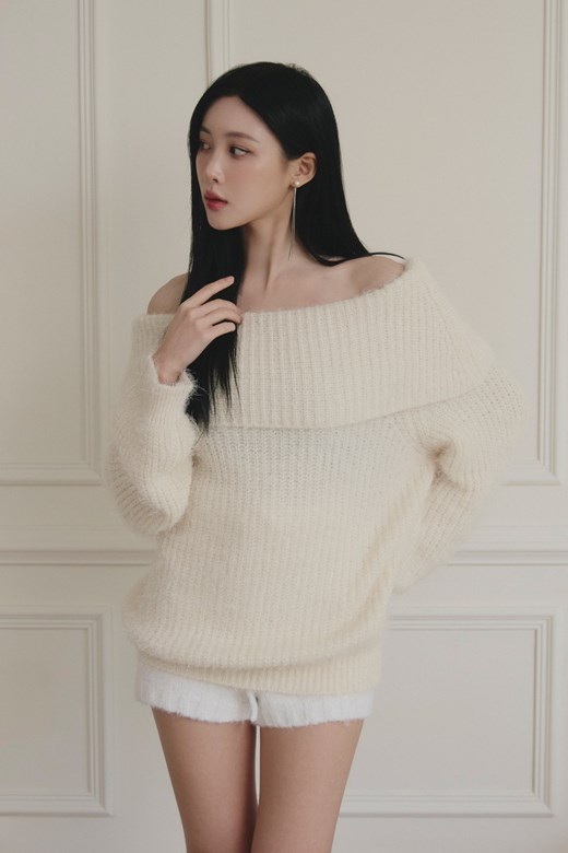 粗坑條斜肩針織毛衣