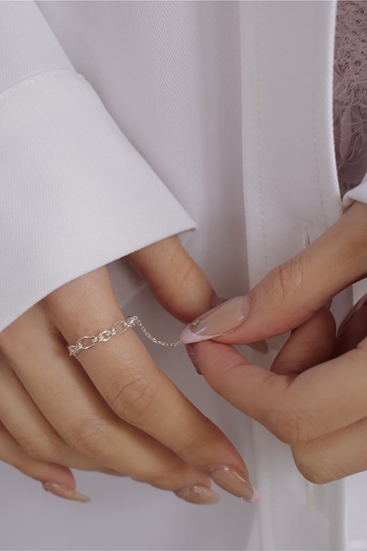 俐落鍊條設計戒指