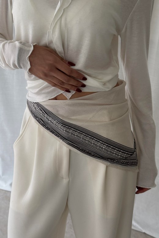 簡約邊框圖騰絲巾