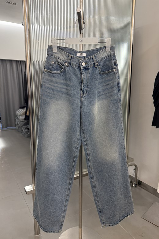 09 可調式雙釦設計刷色寬版牛仔褲(藍)