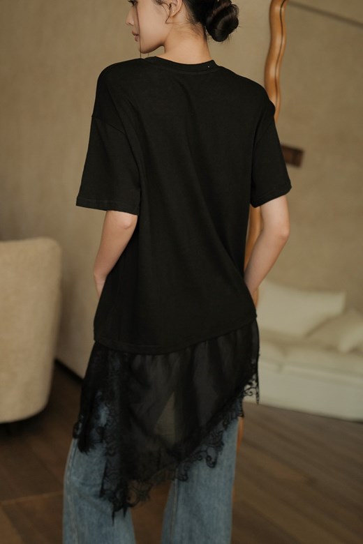 蕾絲拼接斜擺寬鬆短TEE