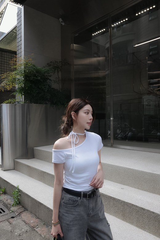 百搭時髦綁帶上衣