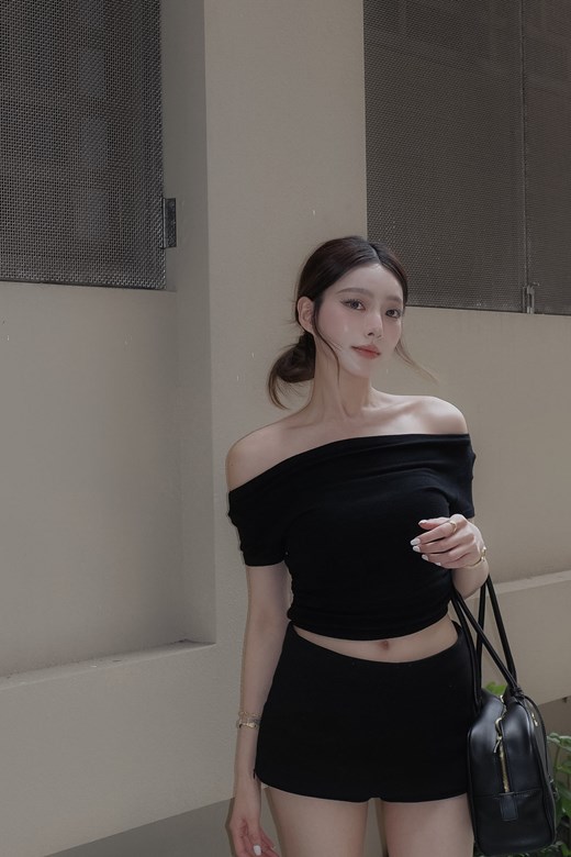 百搭多穿法上衣