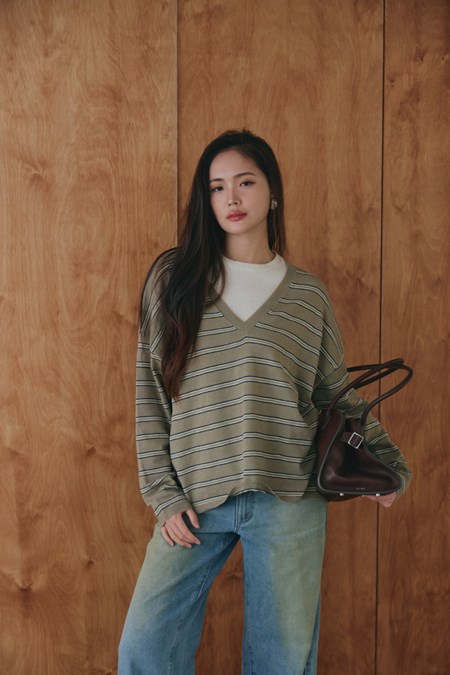 Core Lines V-neck Sweater