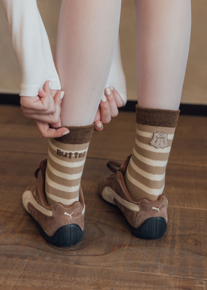 奶油毛茸茸條紋襪子