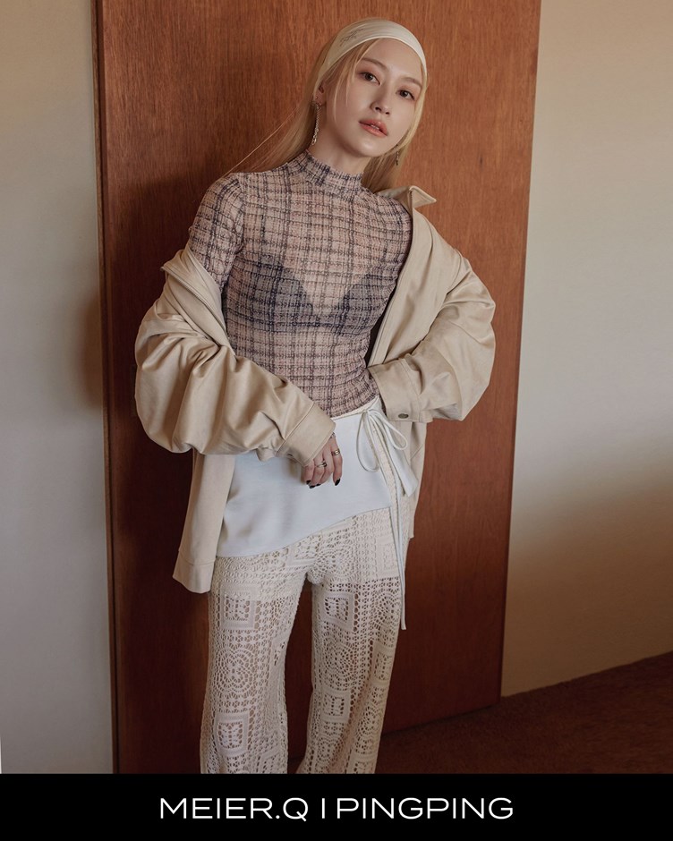 pingping-毛呢紋理堆堆袖透膚上衣