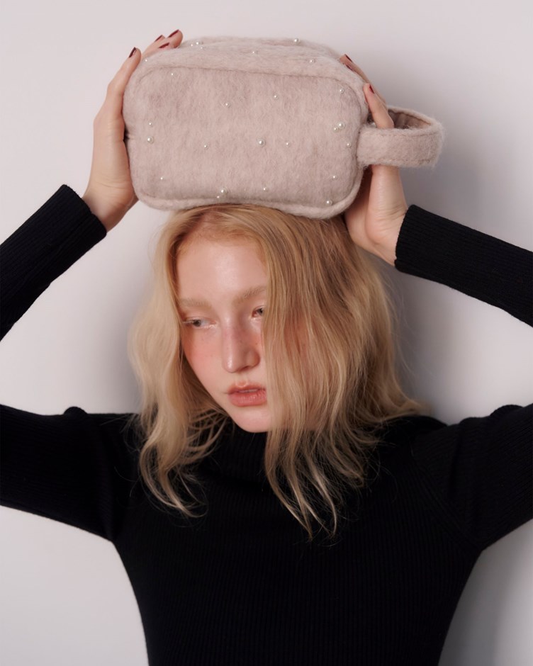 小香風珍珠LOGO刺繡收納包