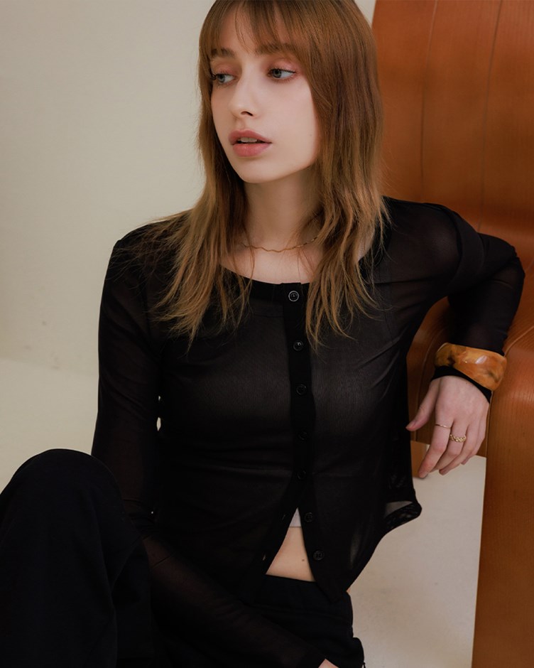 透肌感彈力紗排釦上衣(yoyo聯名款)