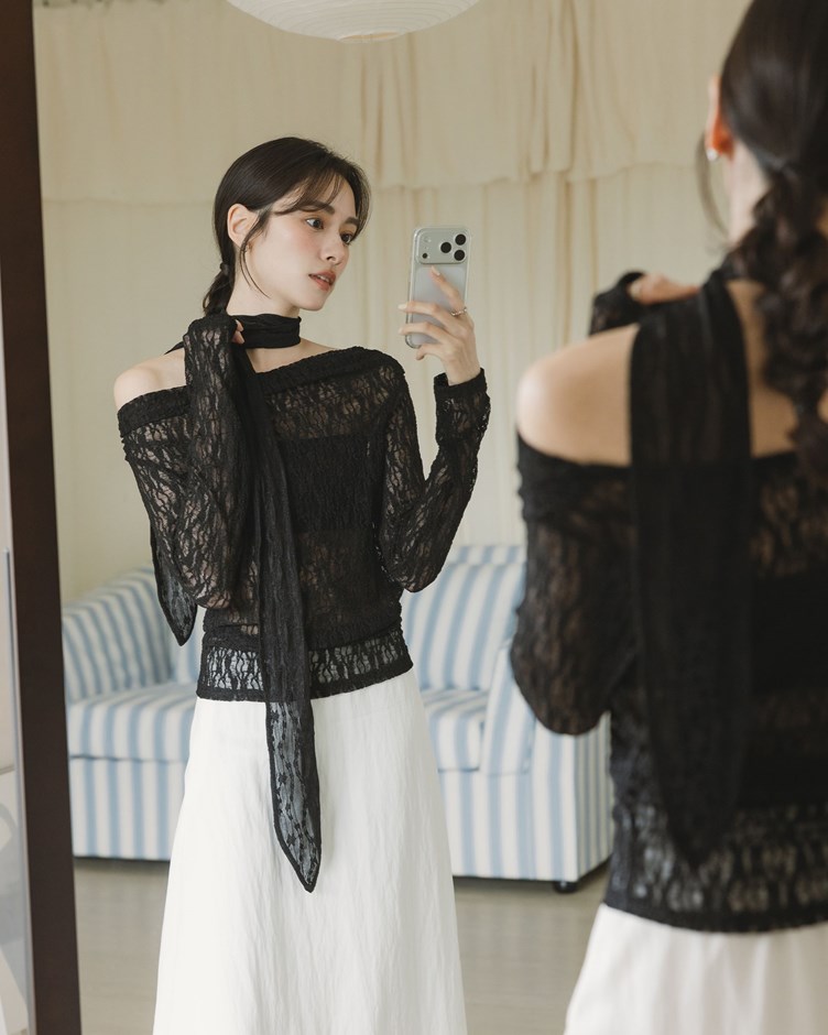 斜肩彈性蕾絲抓皺上衣