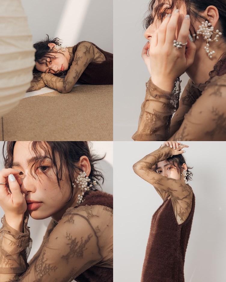 溫柔花型高領捲邊透膚上衣