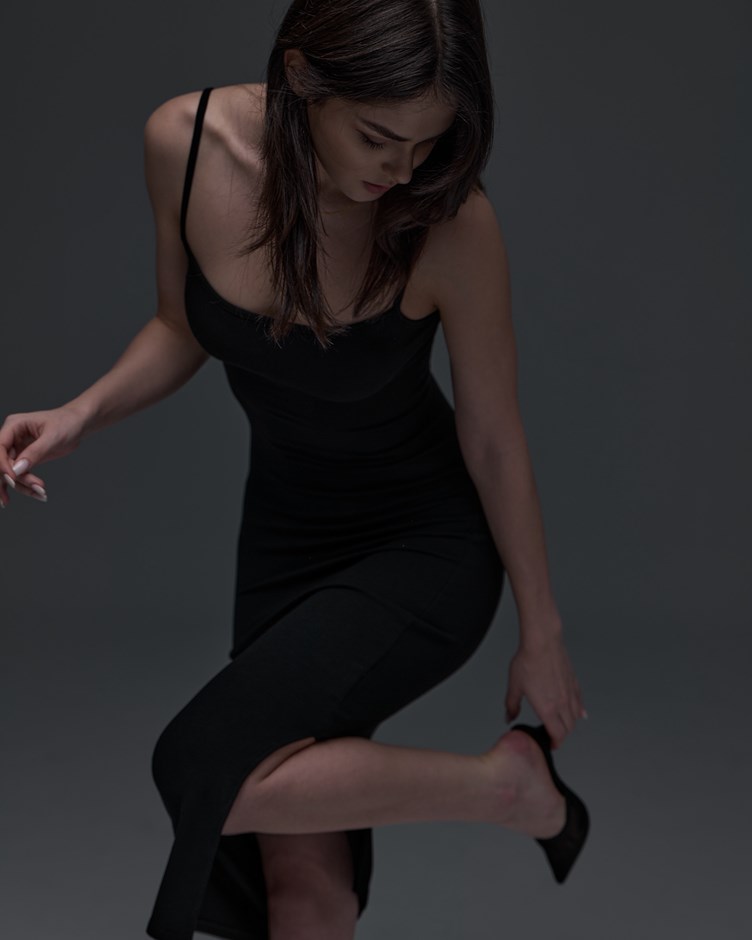 Everyday人造絲柔彈開衩洋裝