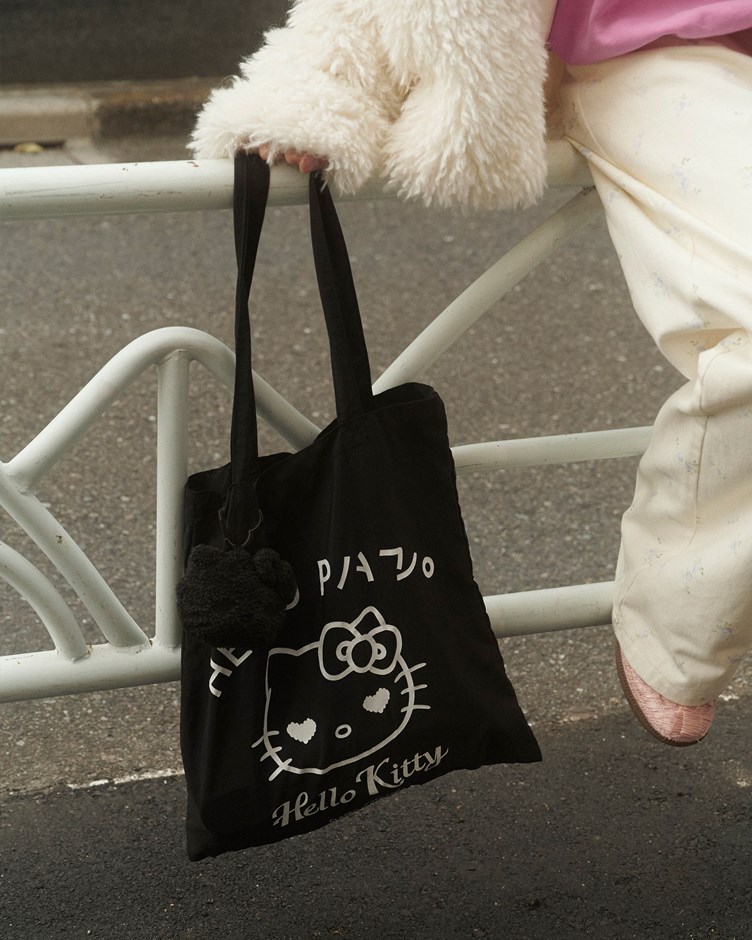 HELLO KITTY大臉吊飾收納包